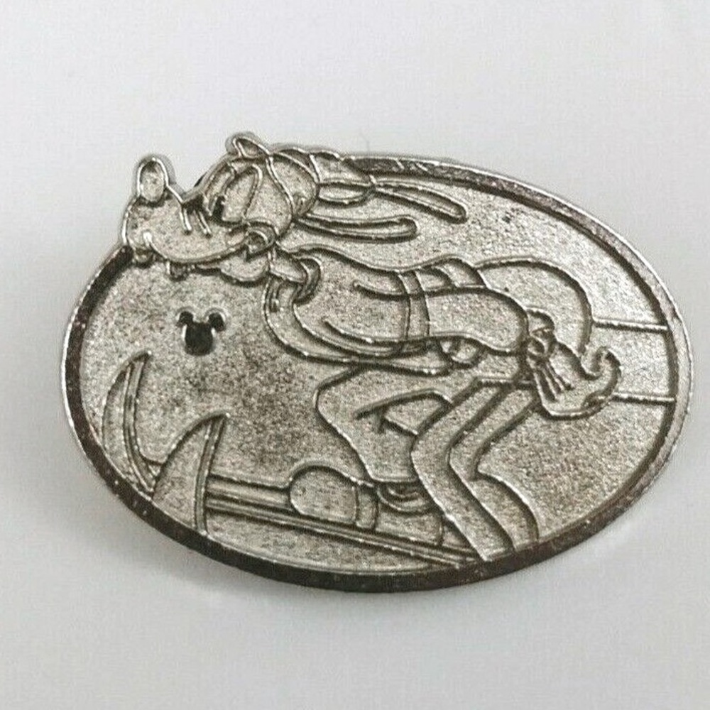 2016 Disney Sports Chaser Goofy Skiing Hidden Mickey Pin